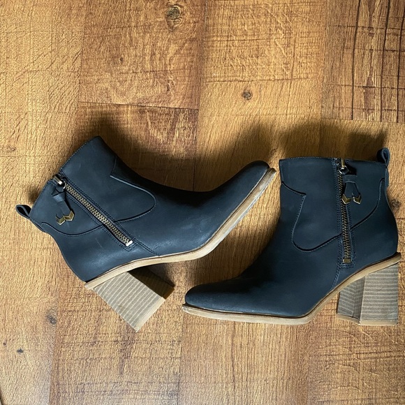 Dr School’s Rodeo Block Heel Boot - Picture 2 of 11